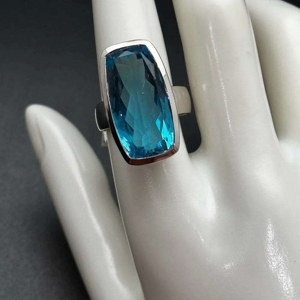 Elegant Blue Topaz‎ and sterling Silver Ring